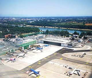 <span class="mw-page-title-main">Linate Airport</span> Regional airport serving Milan, Italy