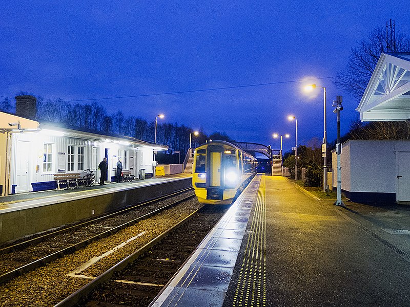 File:The 0740 Dingwall to Wick train approaching Dingwall Station - geograph.org.uk - 4338151.jpg