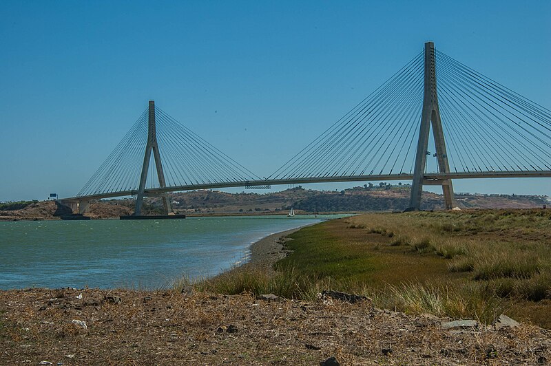 File:The bridge joining Portugal with Spain (33329935234).jpg