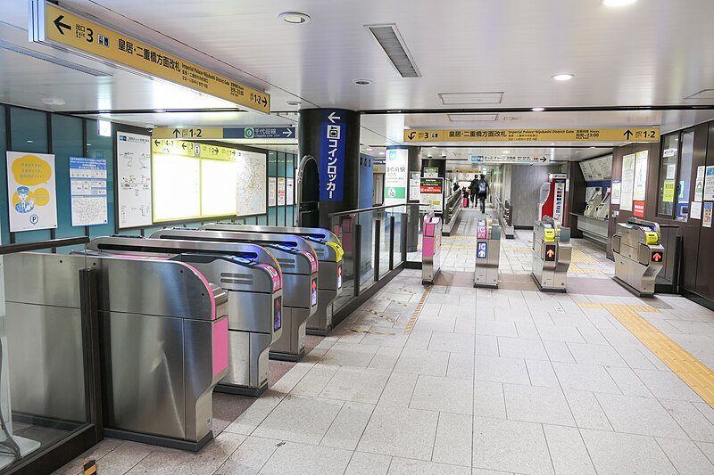 File:Tokyo-Metro Nijubashimae-STA Imperial-Palace-Nijubashi-District-Gate.jpg