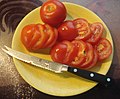 Rozkrájaný rajčiak na priamu konzumáciu alebo ako príloha k jedlu