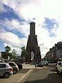 Après plus d'un siècle d'absence, le drapeau de la ville de Calais retrouve la Tour du Guet. Photo prise le 19/09/2015 à Calais