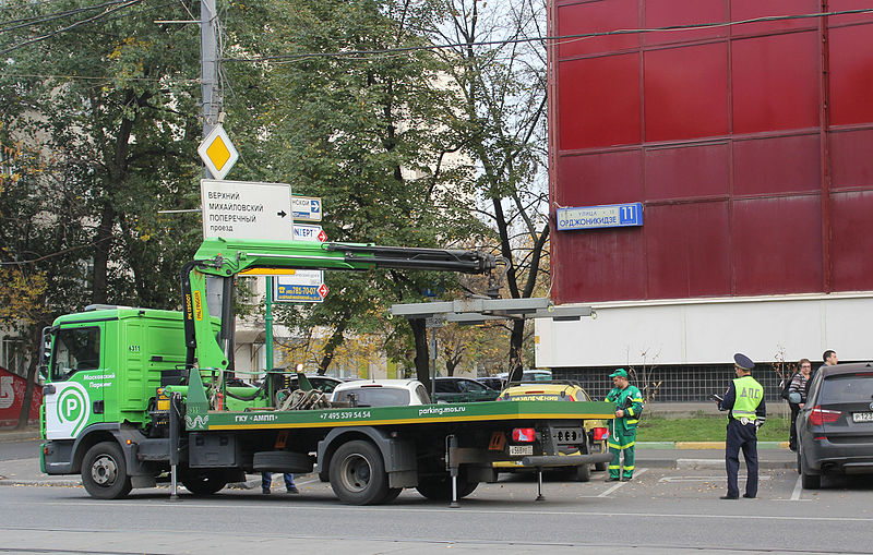 File:Tow truck in Moscow 02.jpg