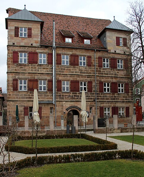 File:Tucherschloss (Feucht) (1).jpg