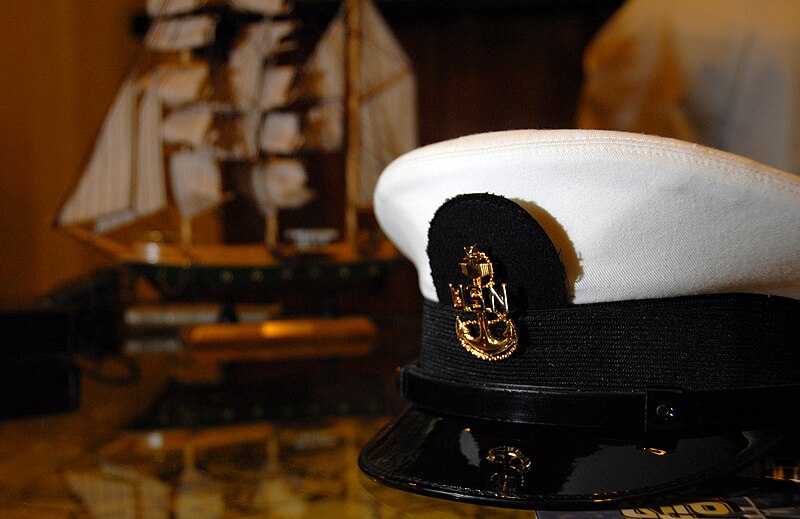 File:US Navy 070907-N-4965F-009 A U.S. Navy senior chief petty officer's cover, in Naval Station Pearl Harbor's Silver Dolphin Bistro, reminds visitors of Navy values and purpose.jpg