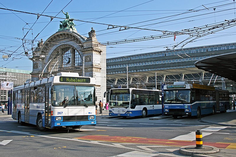 File:VBL NAW NT und GT Bahnhof Luzern.jpg