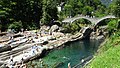 Most Ponte dei Salti i kąpielisko nad rzeką Verzasca