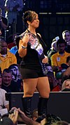 Vickie Guerrero, personalidad de la lucha libre nacida un 16 de abril.