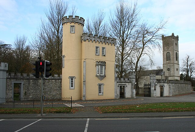 Gate lodge at the entrance to Castle Durrow