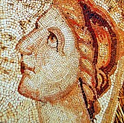 Детаљ принцезе од Скироса (са веће сцене Илијаде која приказује њу и друге принцезе како се мрште на Ахила док Одисеј гледа), из виле Ла Олмеда, Шпанија, 4.-5. век нове ере