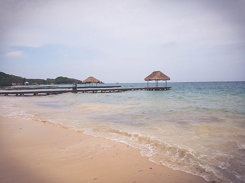 File:Vista de Playa Azul - Isla Barú.jpg