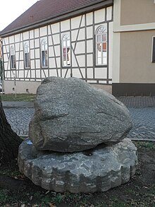 Файл:Vogelsberg_Findling_Waidstein.JPG