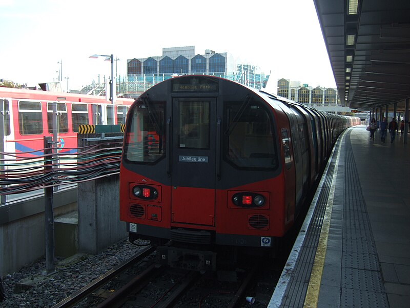 File:Wembley bound train waiting at Stratford (7938060722).jpg