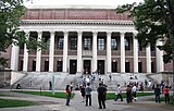 Widener Library auf dem Campus der Harvard University in Cambridge (1913–1915).