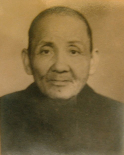 Alleged photo of Wong Fei-hung by his disciple Kwong Kei-tim (鄺祺添), rediscovered in 2005