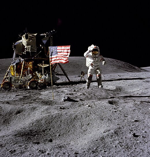 Джон Янг на Луне 20 апреля 1972 года