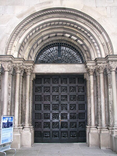 File:Zürich - Grossmünster Portal IMG 1296.JPG