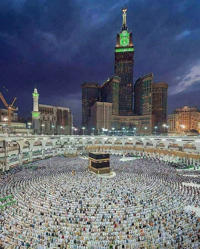 في مكة الصلاة عن تاريخ