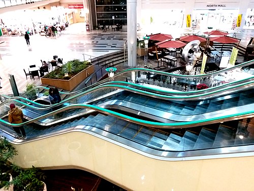 "Curved" escalator