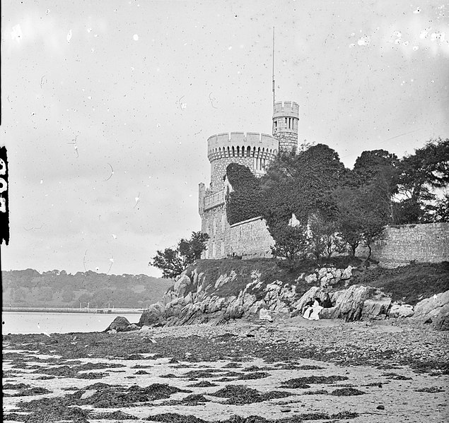 File:"Unidentified castle on seashore" is Blackrock Castle (35395315222).jpg