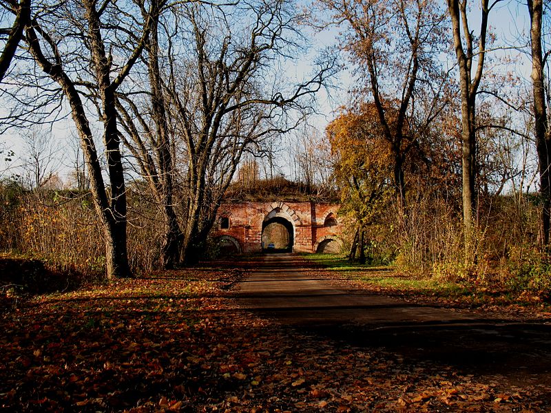 File:Берасцейская крэпасць. Валынскае ўмацаванне. Бастыённы фронт, Мікалаеўская брама, вонкавы выгляд.IV равелін.jpg