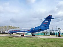 Самолет ТУ-134УБЛ (б/н RF-65733) в аэропорту Кольцово