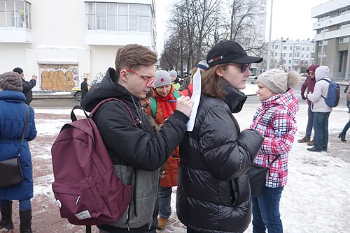 Сбор подписей (одна из подписанток Ирина П., оштрафованная за акцию Навального)