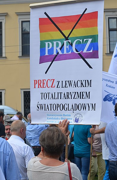 File:02019 0075 (2) Rechte Demo der Unterstützung für die homophobe Predigt von Erzbischof Marek Jedraszewski.jpg