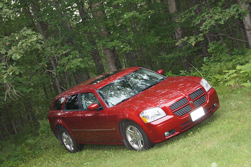 File:05 Dodge Magnum RT (7743551404).jpg