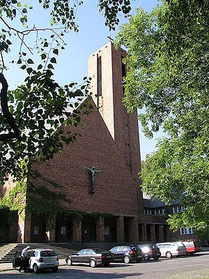 08-07-01 Christuskirche Dahlem 02.JPG