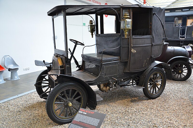 File:1908-1909 Velox 8-10 HP.jpg