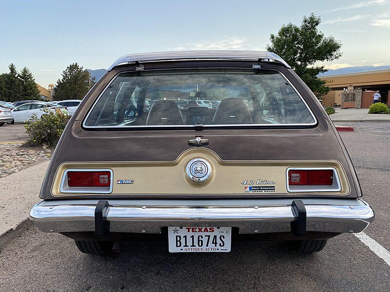 File:1973 AMC Gremlin X package 258 auto in Cordoba brown at 2021 AMO 3of7.jpg