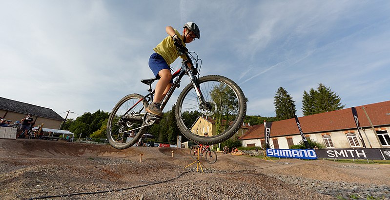 File:2017-08-26 18-30-23 enduro-giromagny.jpg