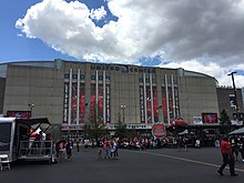 Exterior of the United Center during the 2017 NHL Draft 2017 NHL Entry Draft (34703405813).jpg