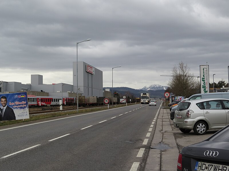 File:2018-01-04 (305) Mariazeller Straße at Bahnhof St. Pölten-Spratzern.jpg