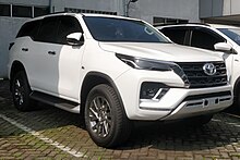 2021 Toyota Fortuner SRZ 2.7 4x2 (Indonesia) front view 02.jpg
