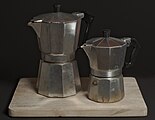 English: 2 generic Bialetti Moka Express-syle stovetop coffee makers.