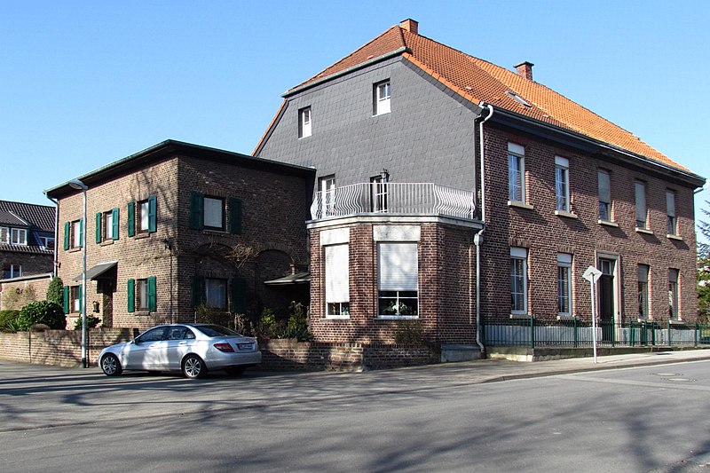 File:36 Landw. Betrieb und Wohnhaus, Jülicher Straße 45 u. 45a (Elsen).jpg