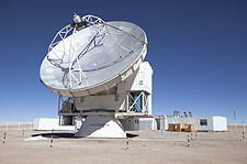 Gran telescopio de plato parabólico