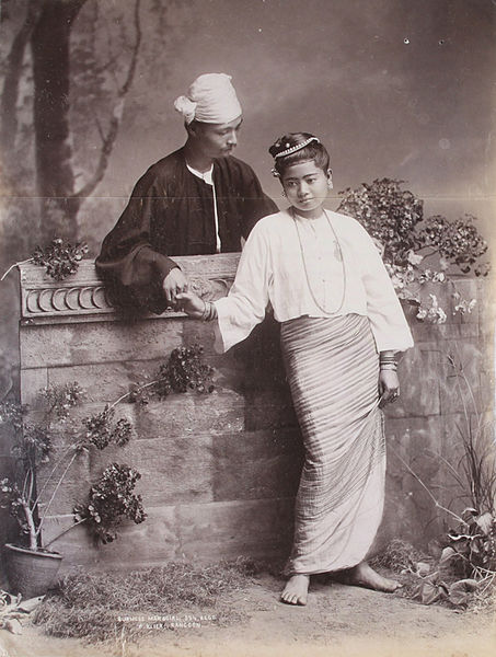 File:A Burmese man and girl holding hands in 1906.jpg