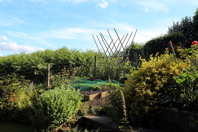 File:A garden at the north of Nuthurst, West Sussex, England.JPG