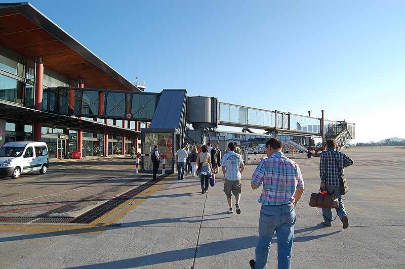 File:Aeroportodevigo2.jpg