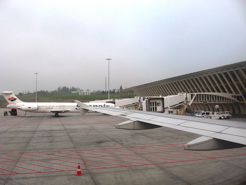 File:Aeropuerto de Bilbao.jpg