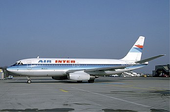 Le Mercure est un avion de ligne construit par Dassault Aviation. Il fit son premier vol le 28 mai 1971 et entra en service avec Air Inter le 4 juin 1974. Seuls dix appareil furent construits, en plus des deux prototypes 001 et 02. Air Inter resta le seul exploitant pendant toute la durée du service commercial qui se termina le 29 avril 1995. Ici, le F-BTTJ en février 1985 ; cet appareil se trouve actuellement au Musée Delta d'Athis-Mons. (définition réelle 1 024 × 674)