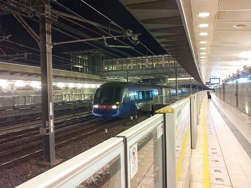 File:Airport Express train 31-12-2014.jpg