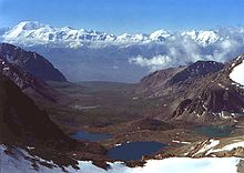 Blick vom Alaigebirge zum Transalaigebirge im Pamir. Links der 7134 m hohe Pik Lenin.