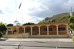 Calles, fachadas de edificios y contexto urbano del centro histórico de Apastepeque