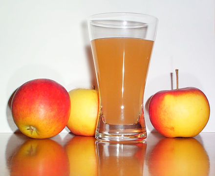 Apple juice with 3 apples