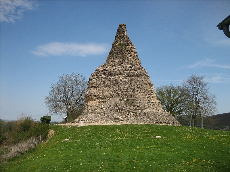 File:Autun Pyramide de Couhard.jpg