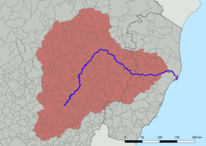 Mapa da bacia do rio Doce com o curso principal em destaque